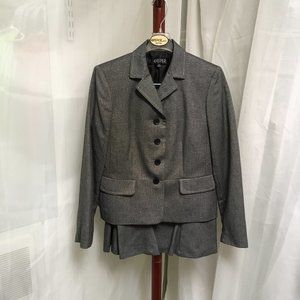 Kasper Skirt and Jacket Suit Size 6P